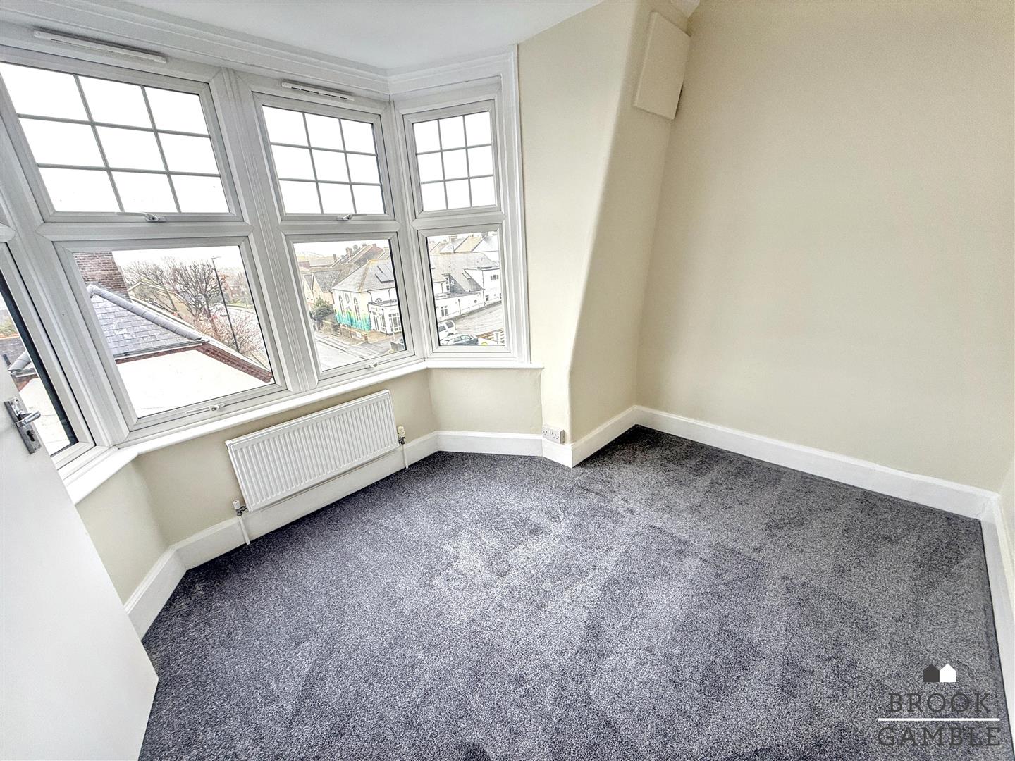 4 Bedroom Apartment. 22 Church Street in Eastbourne,  8